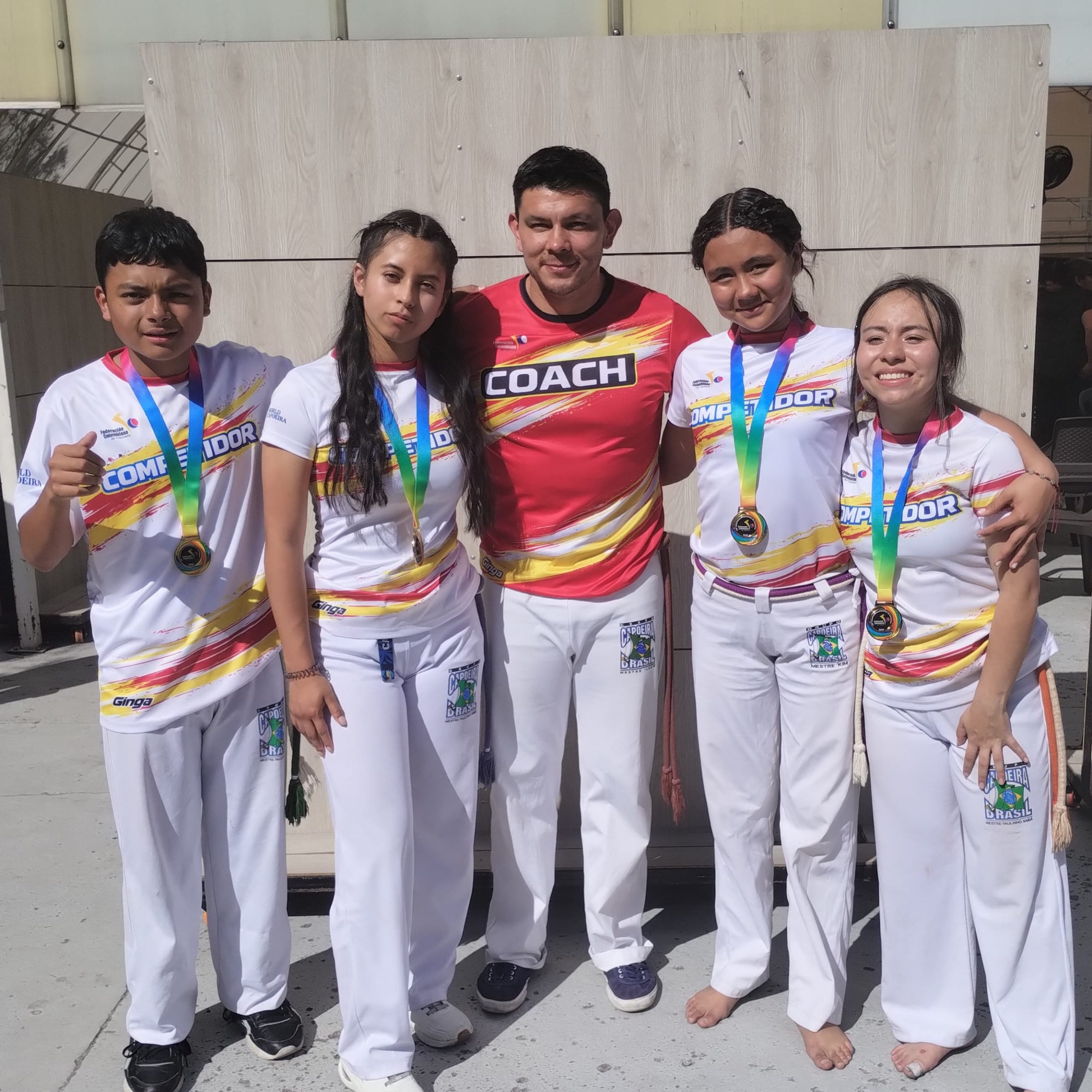 Atletas do torneio nacional infantil e juvenil de capoeira na Colômbia